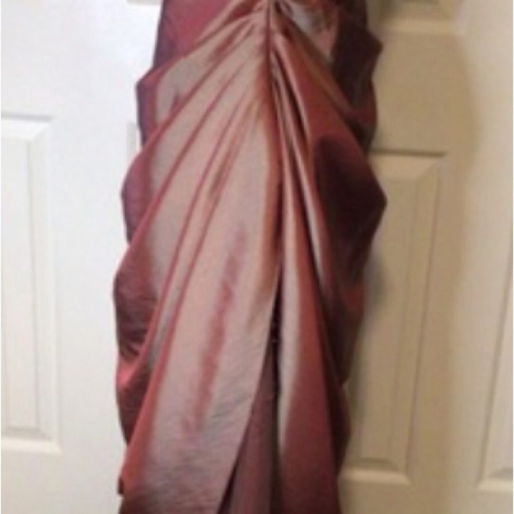 Gown - Picture 4 of 7